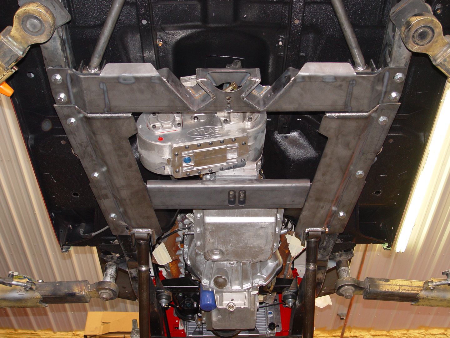 Does anyone make a Bolt on YJ skid plate with 4 link mounts? Pirate 4x4